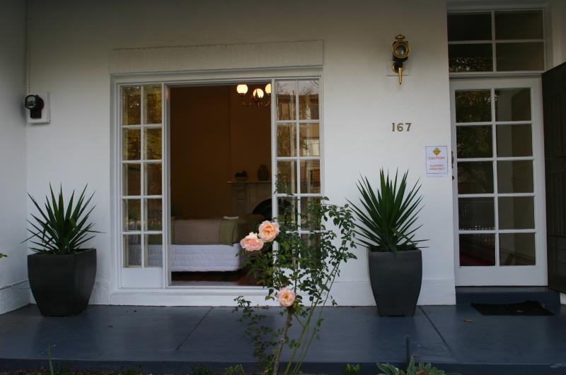 Birches Serviced Apartments Melbourne Bagian luar foto