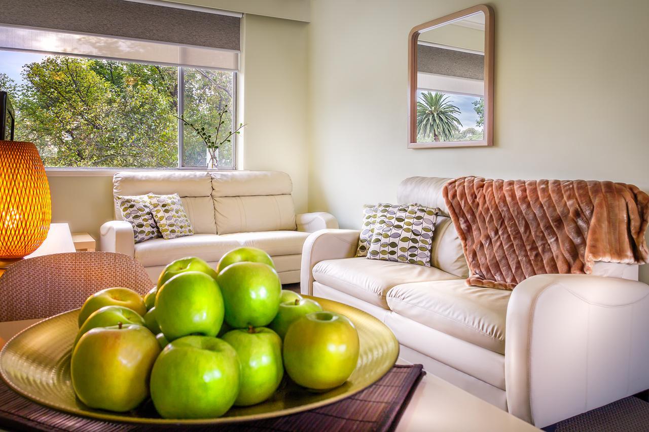 Birches Serviced Apartments Melbourne Bagian luar foto