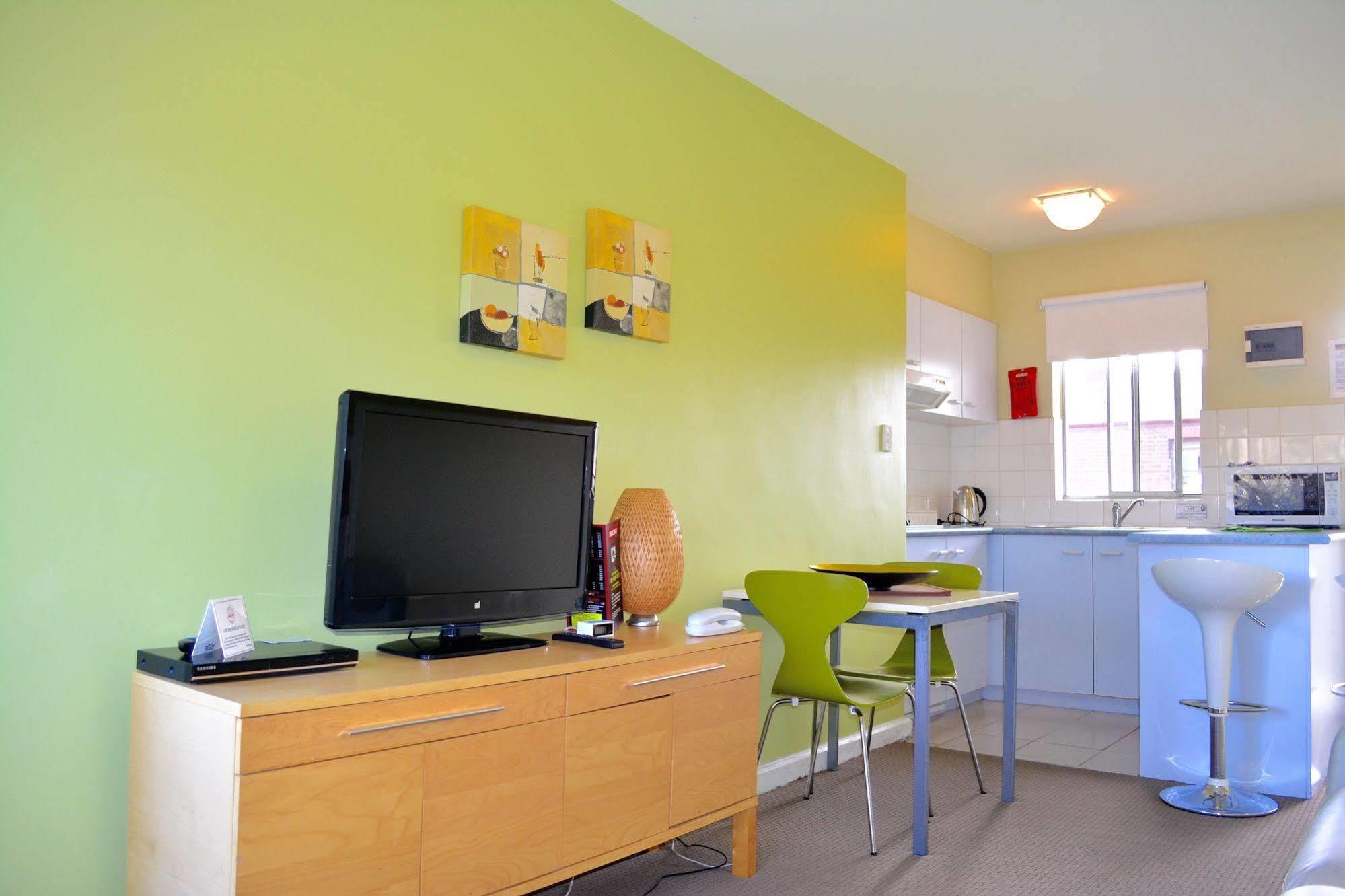Birches Serviced Apartments Melbourne Bagian luar foto