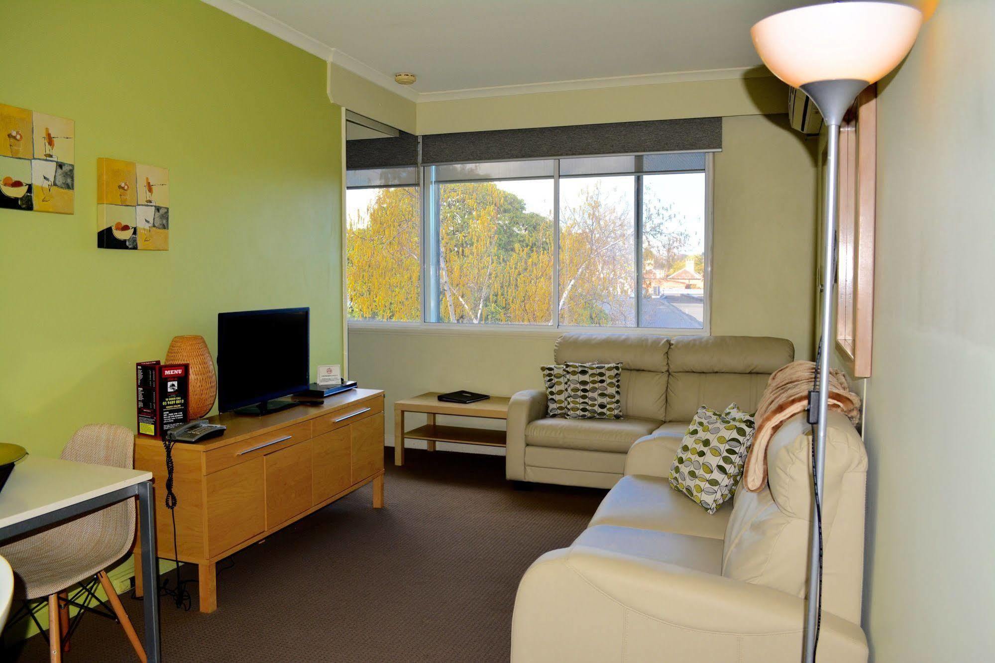 Birches Serviced Apartments Melbourne Bagian luar foto