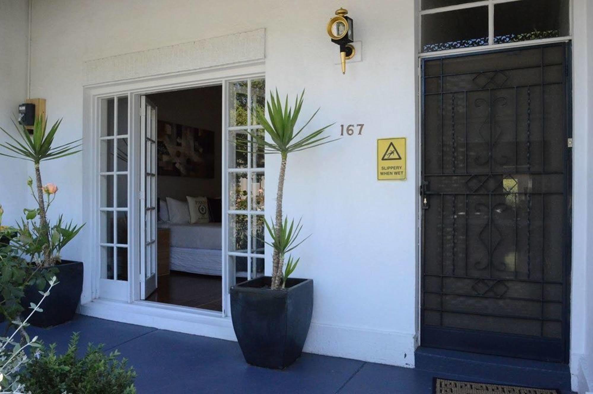 Birches Serviced Apartments Melbourne Bagian luar foto