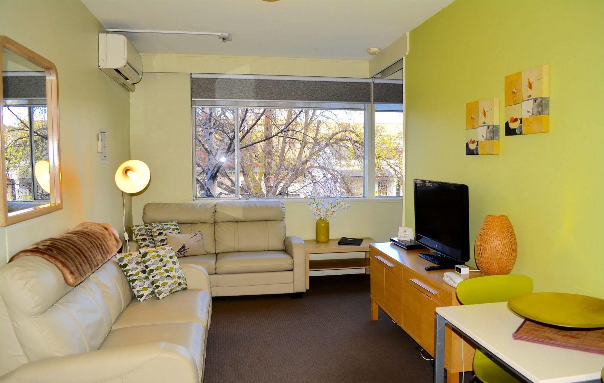 Birches Serviced Apartments Melbourne Bagian luar foto