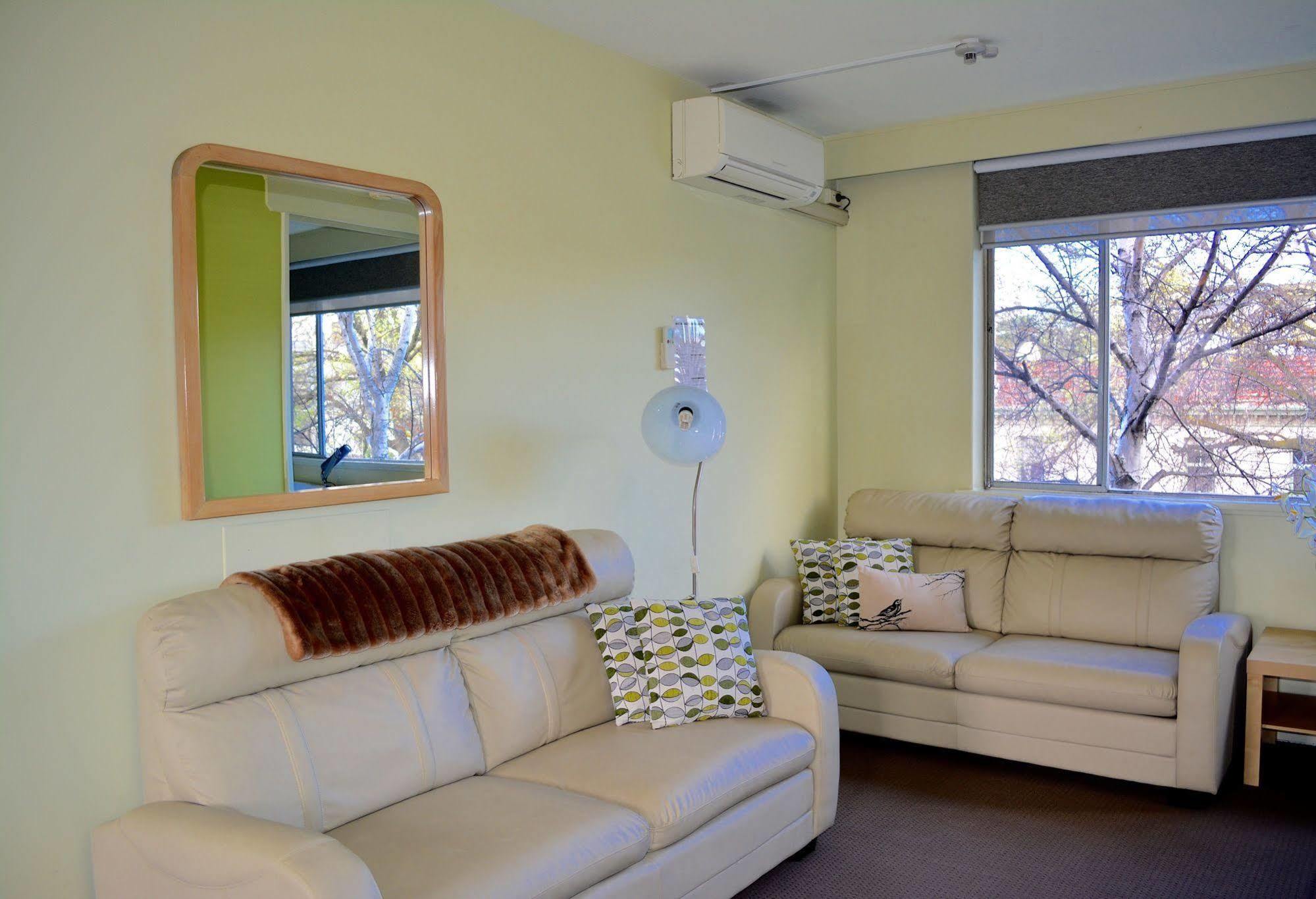 Birches Serviced Apartments Melbourne Bagian luar foto