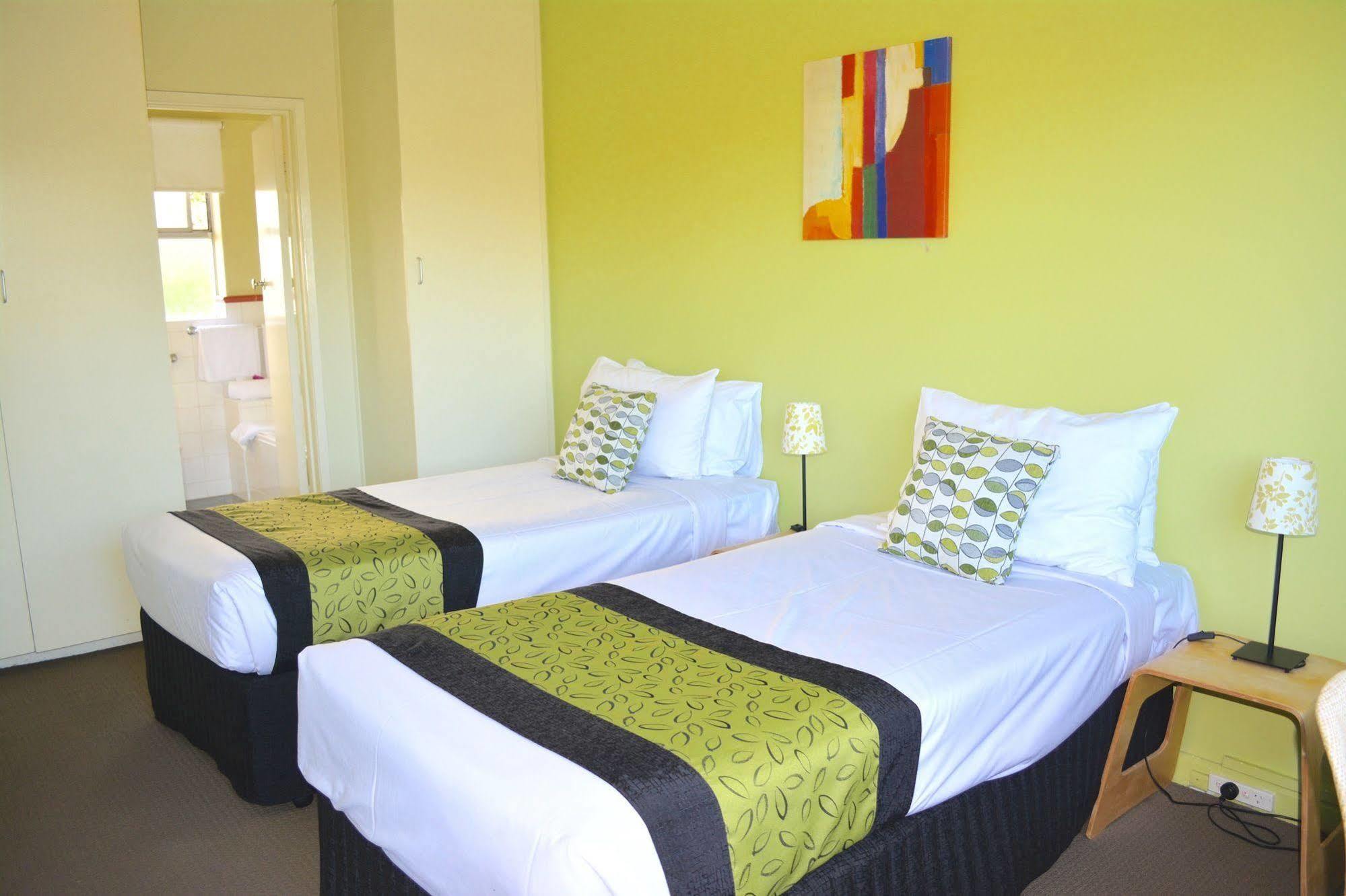 Birches Serviced Apartments Melbourne Bagian luar foto