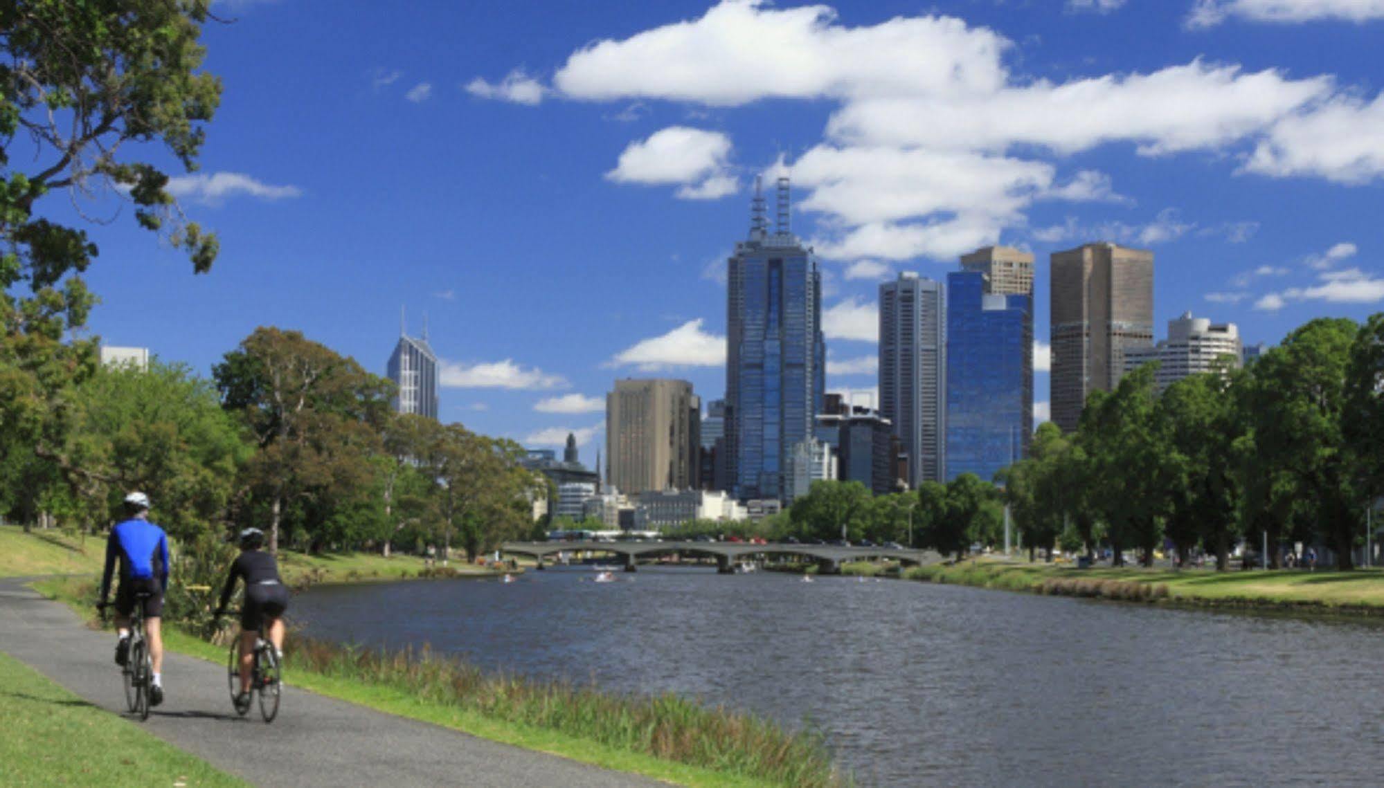 Birches Serviced Apartments Melbourne Bagian luar foto
